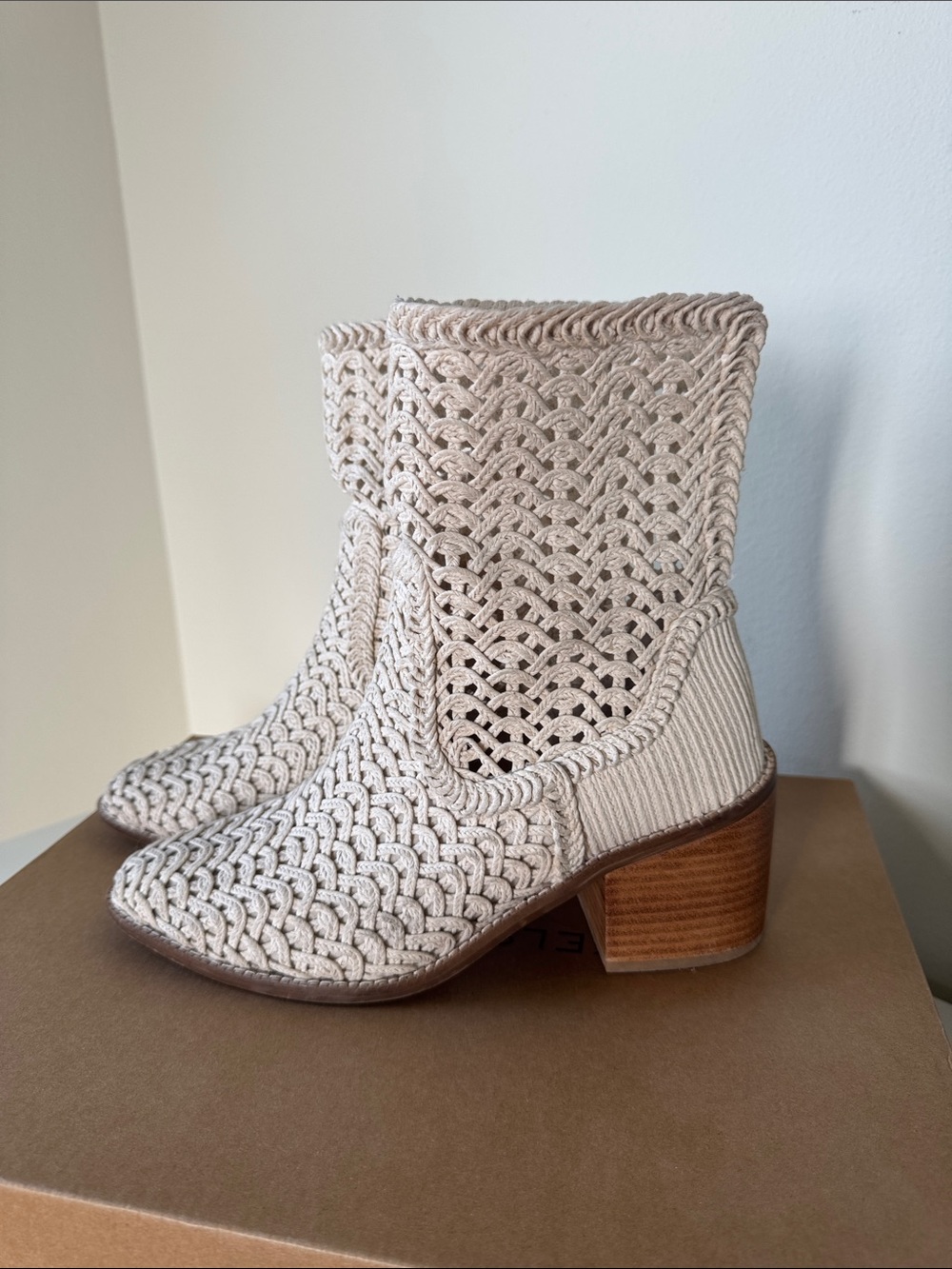Kelsi dagger emery crochet boots